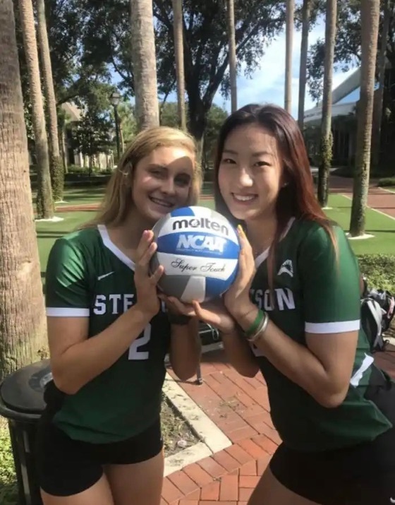 国内体育特, 靳浩的技术, 她的背飞快