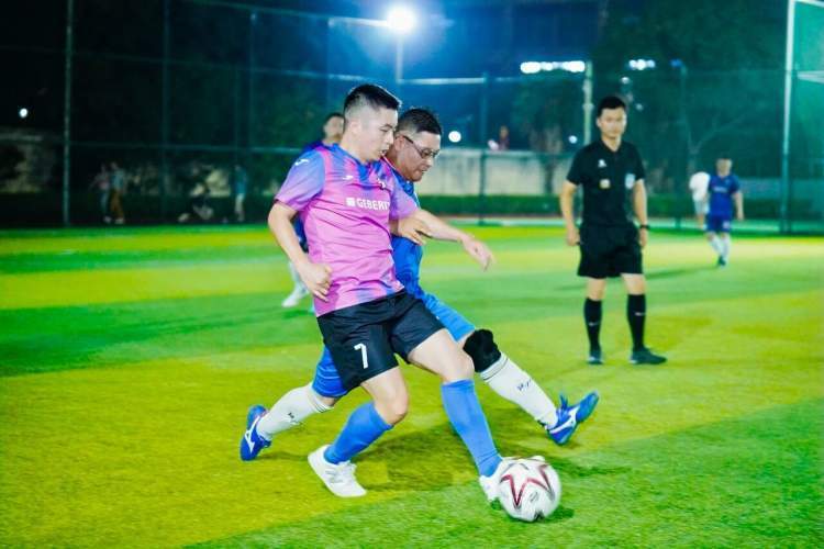 不知疲倦地 不知疲倦地